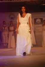 Jiah Khan at Anita Dongre Cotton Council fashion show in Mumbai on 8th May 2012 (90).JPG